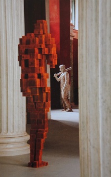 
安東尼·葛姆雷《依然站立》展覽現(xiàn)場，
2011年9月至2012年1月 
俄羅斯圣彼得堡冬宮博物館
?藝術家


