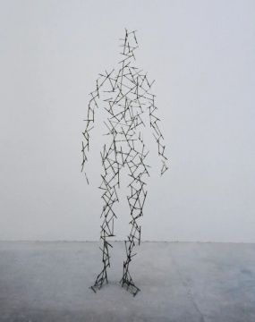 
安東尼·葛姆雷《領域XX》 188×67×36cm 
4.76毫米方形不銹鋼棒材 2001  
?藝術家
