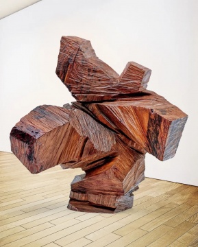 
朱銘“太極”系列《轉(zhuǎn)身踢腿》
52.5×46.7×37.8cm 木雕 1992
