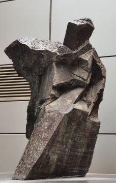 
朱銘“太極”系列《單鞭》
94×120×180cm 青銅 1994
何香凝美術(shù)館藏，攝影：陳卓爾


