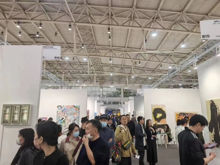 
北京當代·藝術博覽會首日現(xiàn)場
攝影：董林
