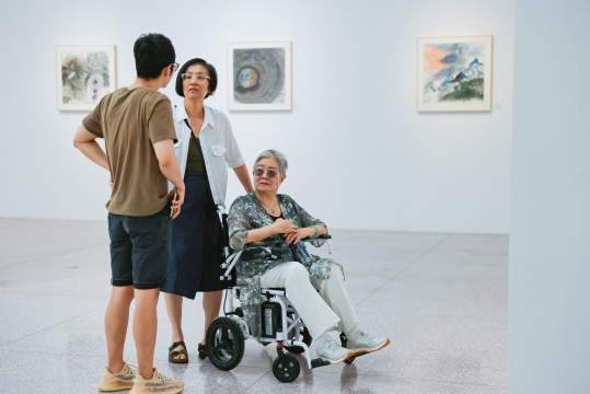 著名藝術評論家陶詠白
