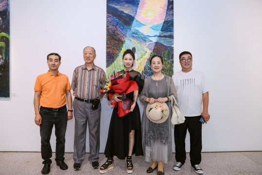 左起：鄭貴、著名企業(yè)家張正、藝術家劉盈希、著名演員張金玲、畫家孫宏偉
