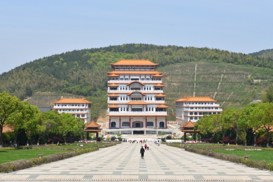佛光緣美術(shù)館大覺分館所在的佛光樓（中）
