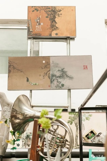 童昆鳥工作室 2020
攝影：董林
童昆鳥的宋畫，畫面一邊飽滿，一邊留白。
