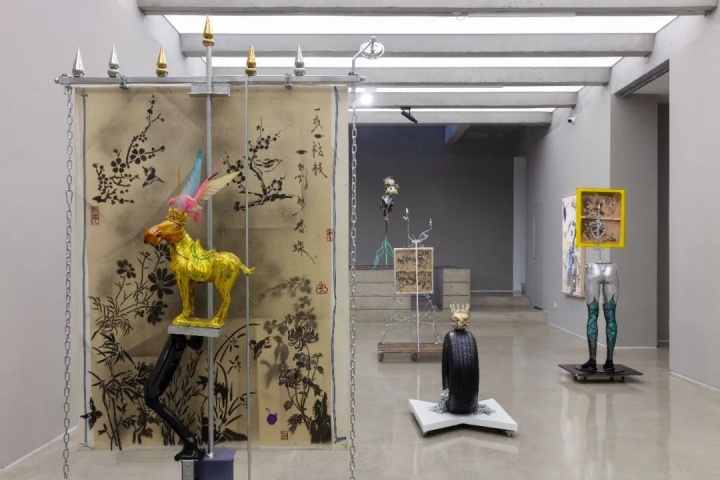“童昆鳥：蔫花壞鳥畫中姬” 展覽現(xiàn)場 偏鋒畫廊 2023
