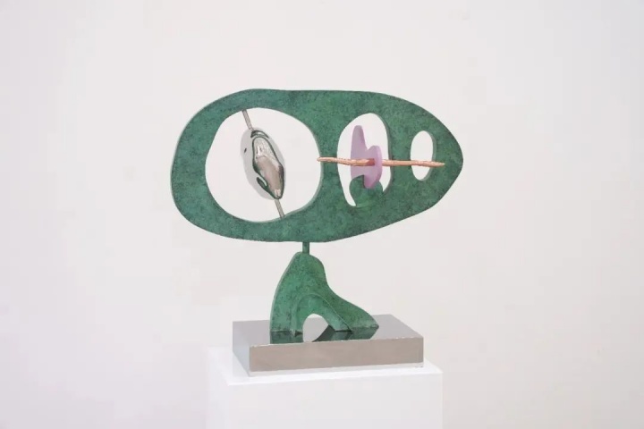 《共生R612》29×77×70cm

青銅、不銹鋼,畫

版本 6+2 AP 2021
