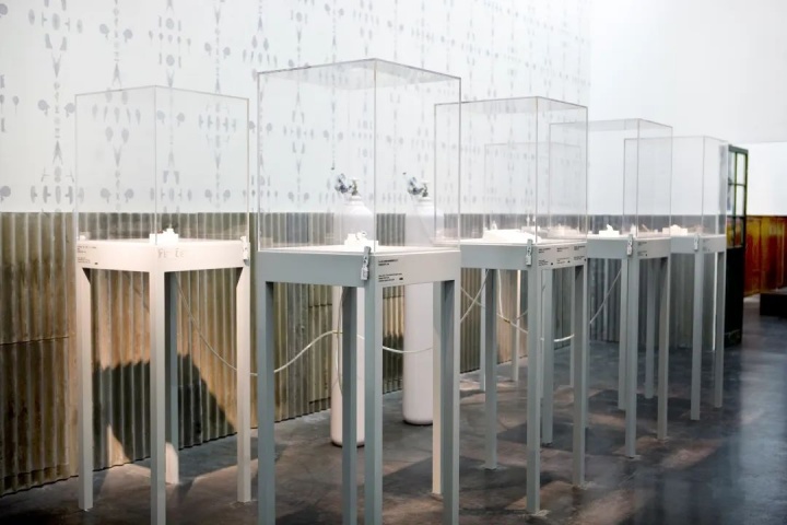 “王墑：搜集確鑿的證據(jù)” 宋冬策劃，展覽現(xiàn)場

UCCA北京，2011
（攝影：唐萱）
