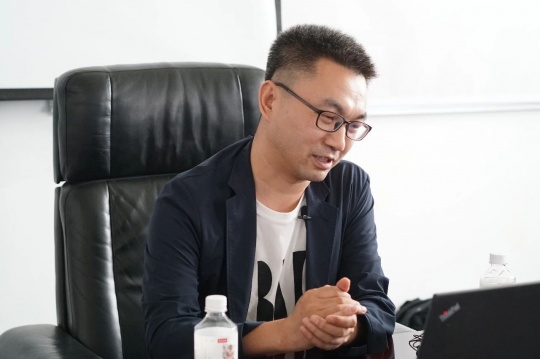 復(fù)旦大學(xué)哲學(xué)學(xué)院青年研究員、策展人魯明軍發(fā)言
