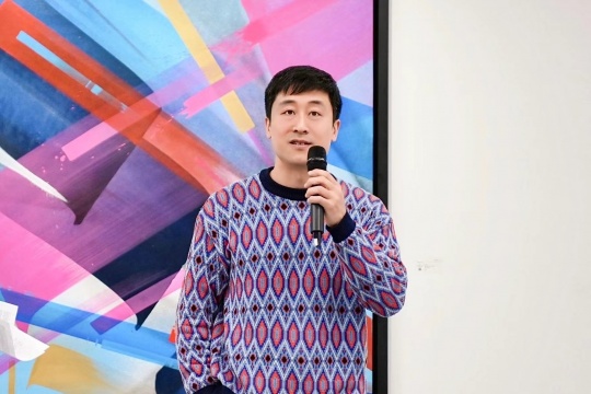 學(xué)術(shù)主持 高遠(yuǎn)先生
藝術(shù)史學(xué)者、獨(dú)立策展人
任教于北京工業(yè)大學(xué)藝術(shù)設(shè)計(jì)學(xué)院傳媒與藝術(shù)理論系
