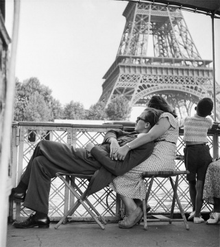 塞納河上的游覽觀光船 1949(C) RMN - Gestion droit d'auteur Willy Ronis Localisation : Charenton-le-Pont, Médiathèque du patrimoine et de la photographie  Photo (C) Ministère de la Culture - Médiathèque du patrimoine et de la photographie, Dist. RMN-Grand Palais / Willy Ronis