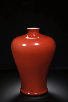 LOT698清乾隆 祭紅釉梅瓶

高 26 cm

 

款識：“大清乾隆年制”篆書款

估價：RMB 300,000 - 600,000
