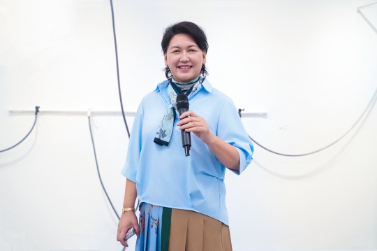 亙畫廊出品人 柔強女士

北京蘭斯麥芒文化發(fā)展有限公司董事長
