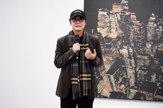 策展人王春辰先生  著名策展人、批評家，中央美術(shù)學(xué)院教授、博士生導(dǎo)師

 
