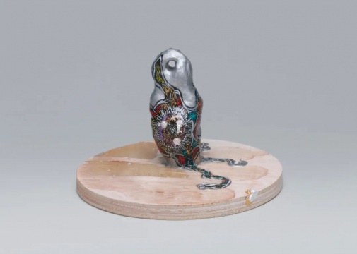 《在清澈寂靜之地》 
18×11.5cm 丙烯、石膏 202
