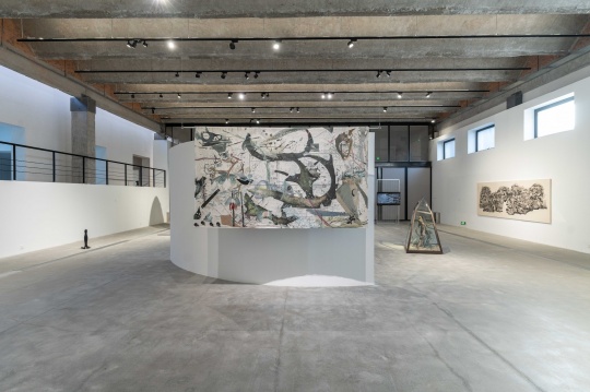 山中天藝術(shù)中心跨年雙展，讓“動物敘事”“隨風(fēng)滾石”吧！