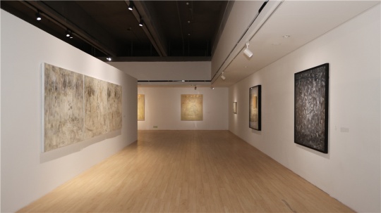 藝術(shù)如何與時代對話？黃君輝作品展亮相寒山美術(shù)館