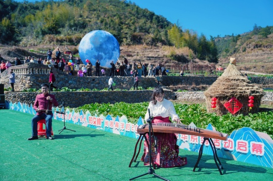 藝術家陳文令，在家鄉(xiāng)領銜改造了一座藝術公園