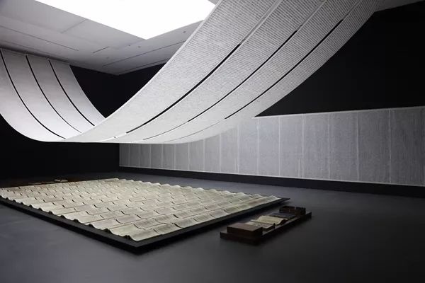 徐冰同名個展
武漢合美術(shù)館 2017
策展人：馮博一、王曉松
