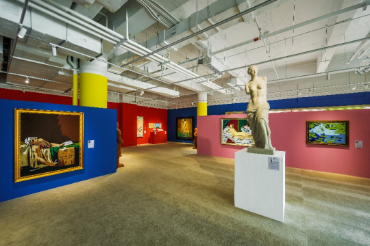圖5 知名藝術家露西?斯帕羅（Lucy Sparrow）的華南首展《藝術史狂想曲》亮相K11 HACC文化空間
