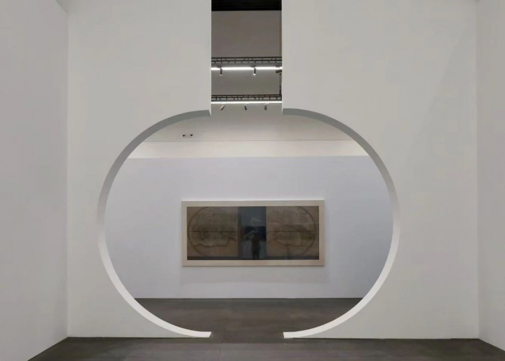 “原道：徐累藝術(shù)展”展覽現(xiàn)場
深圳美術(shù)館，2025
協(xié)辦單位：應(yīng)空間當(dāng)代藝術(shù)中心
