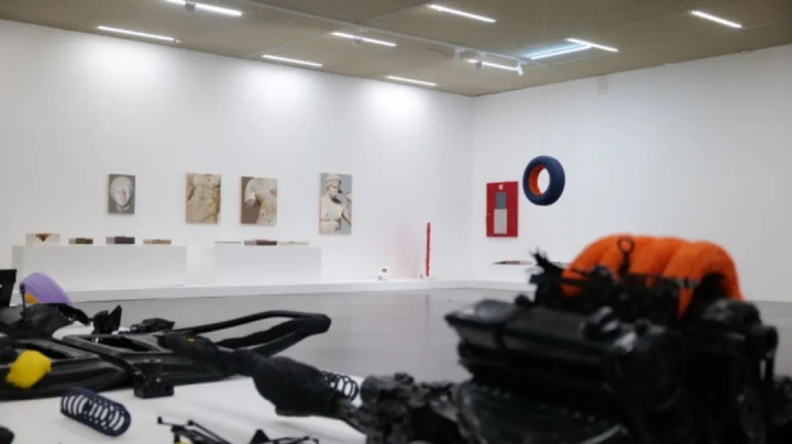 伍偉個(gè)展“野人的索引”

坪山美術(shù)館展覽現(xiàn)場，2024

 

