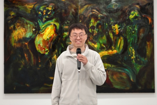 策展人 石皓
