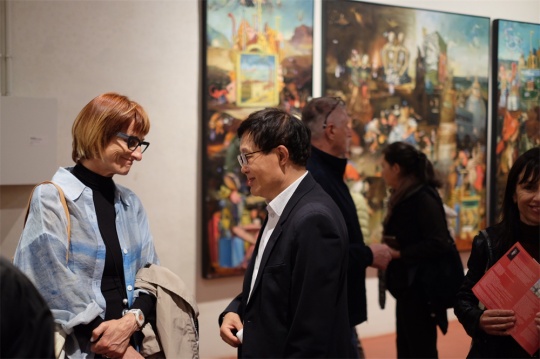 策展人呂澎與特邀嘉賓交流
