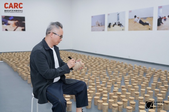 藝術(shù)家楊燁炘
