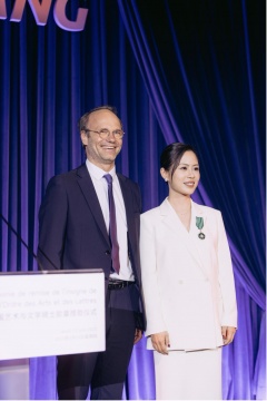 鐵西區(qū)的法蘭西勛章：徐比莉的藝術(shù)與文學(xué)騎士之路